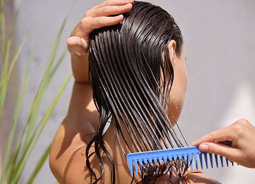 applying hair mask